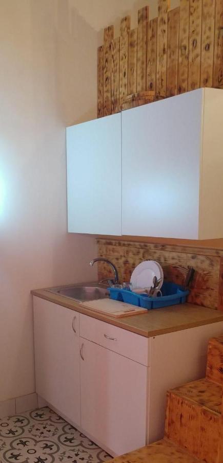 Triesti Home Victoria Esterno foto